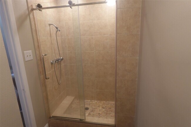 Building Photo - 3351 Deermoss Dr