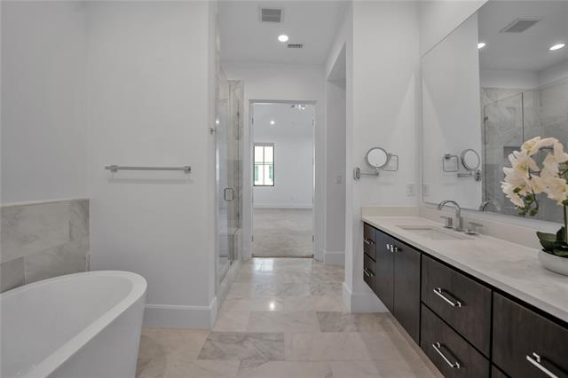 Building Photo - 5270 Town and Country Blvd