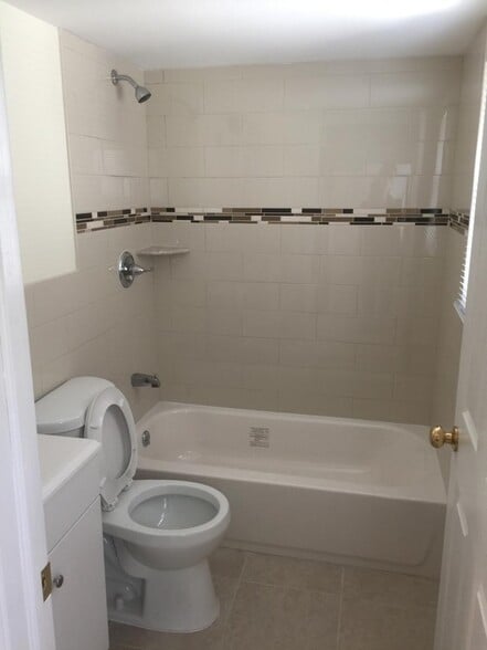 Building Photo - 1129 Carpenter St