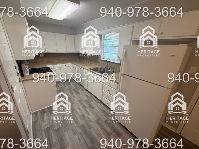 Building Photo - 2805 Southridge Dr