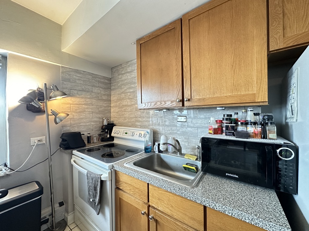 Building Photo - 4950 N Marine Dr