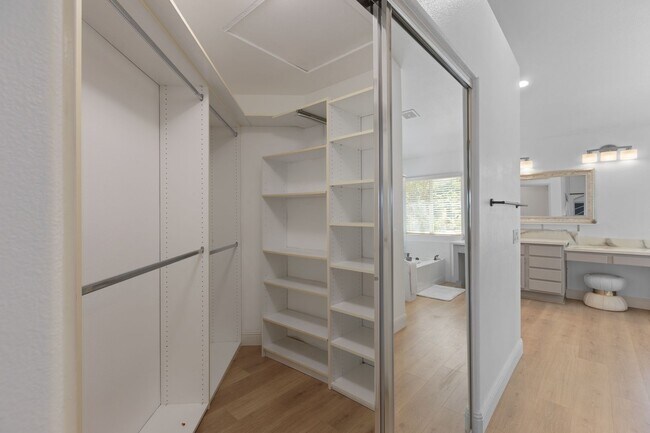 Building Photo - 26523 Starling Ct