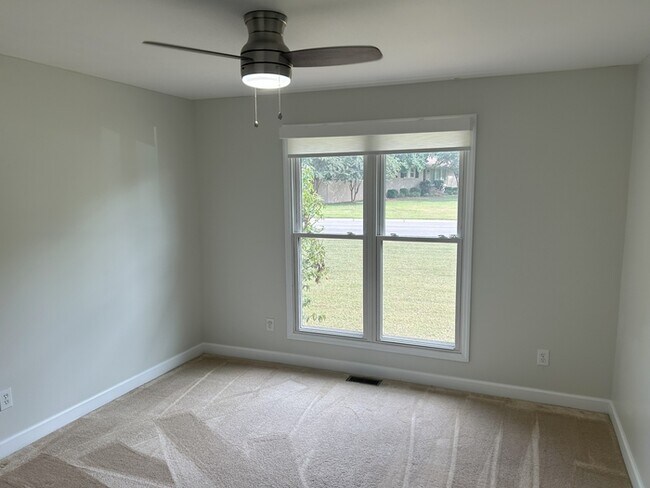 Building Photo - 3 Bed / 2 Bath Rental House in Huntsville, AL 35802