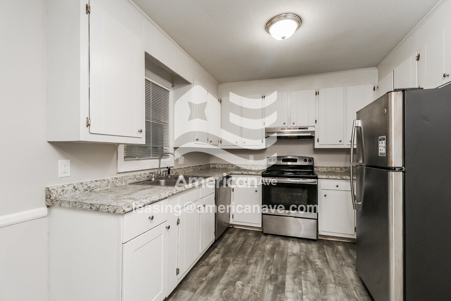 Building Photo - 138 Cliffwood Cir