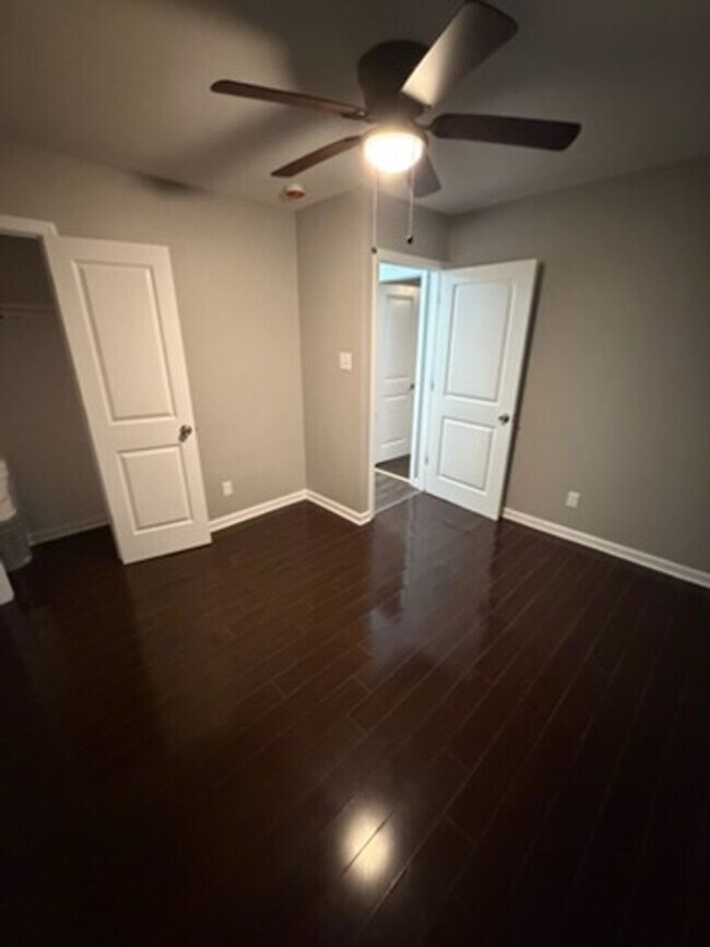 Building Photo - Check out this Beautiful 3 bed 1 bath home