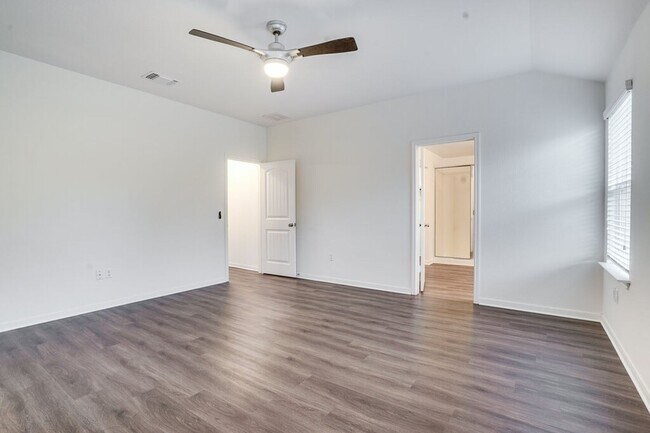 Building Photo - 403 Pentire Way