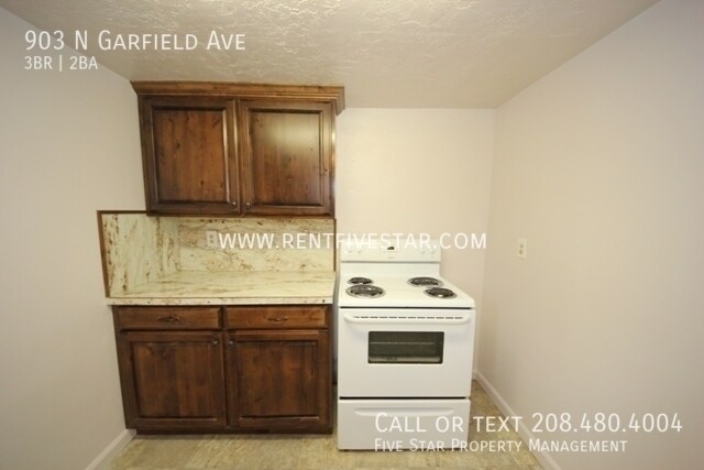 Building Photo - 903 N Garfield Ave