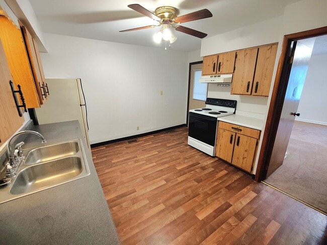 Building Photo - *Clean & Spacious 1BR/1BA Apartment Available in Mt. Washington*