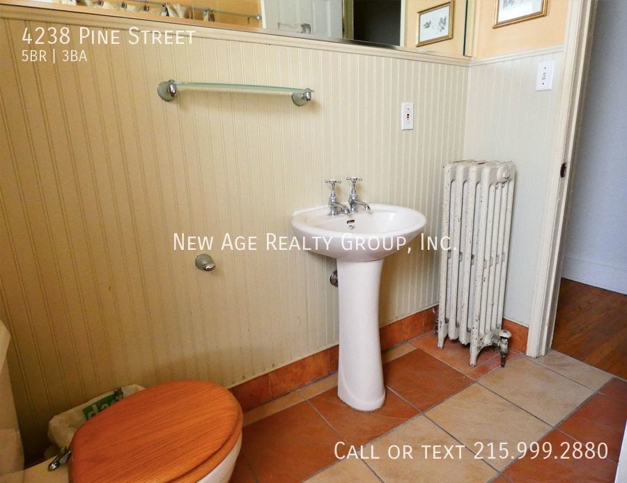 Building Photo - 4238 Pine St