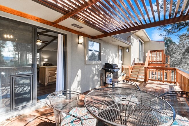 Building Photo - 103 Racquet Pl