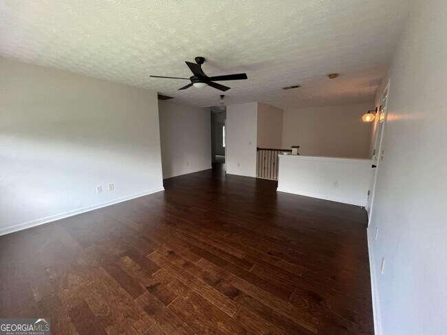 Building Photo - 3184 Elmwood Ct