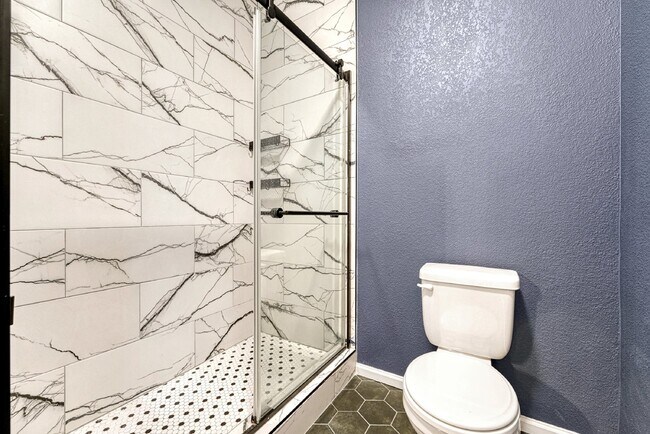 Building Photo - $2,040.95, 2 bed, 2 bath Condo located in Aurora with Central AC and In Unit Laundry