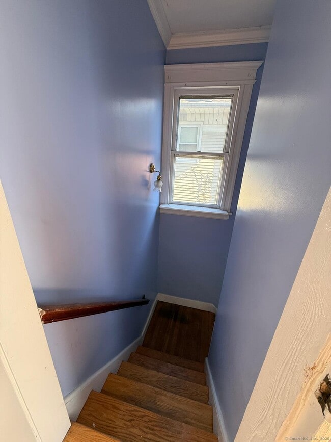 Building Photo - 498 Hawley Ave