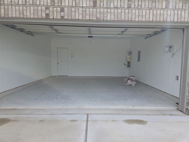 Building Photo - 6511 Silver Emperor Ln