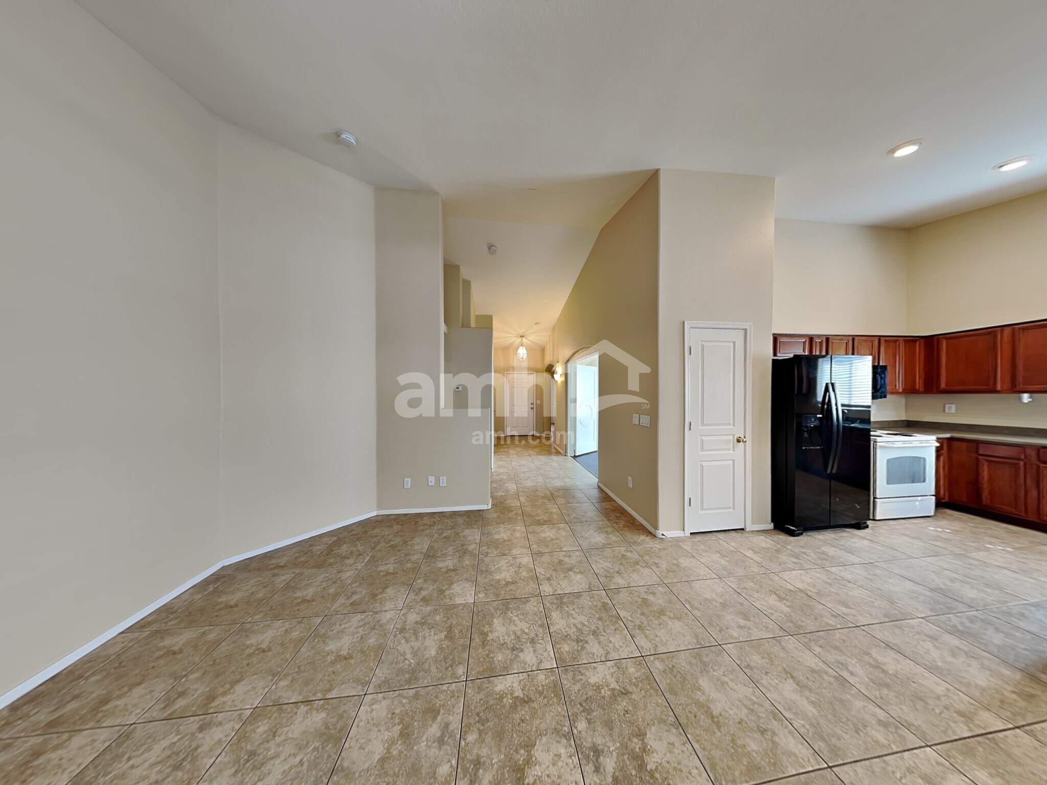 Building Photo - 16261 W Hope Dr