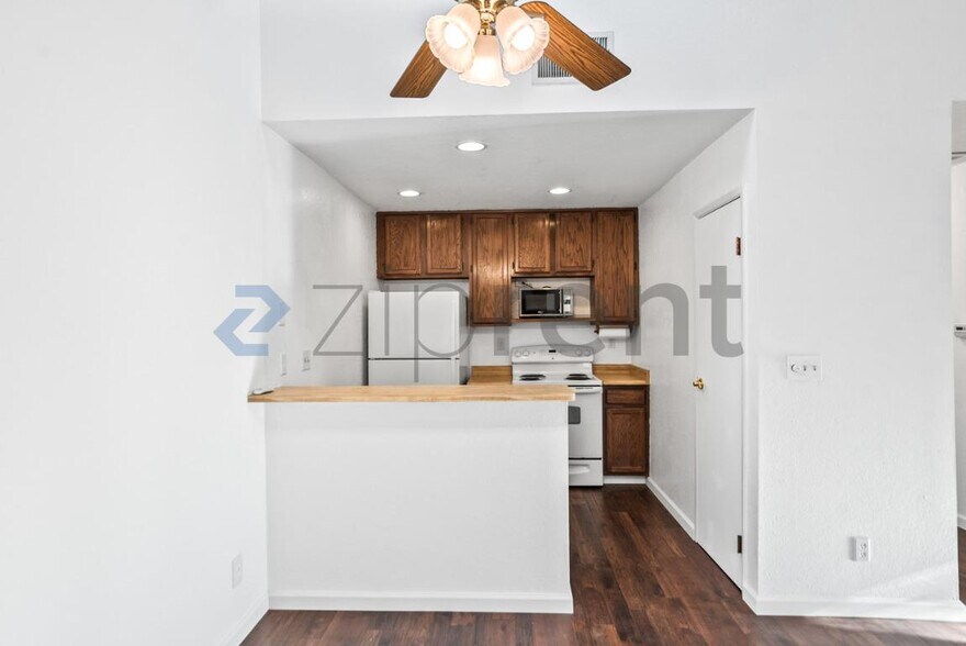 Building Photo - 1544 Bailey Rd