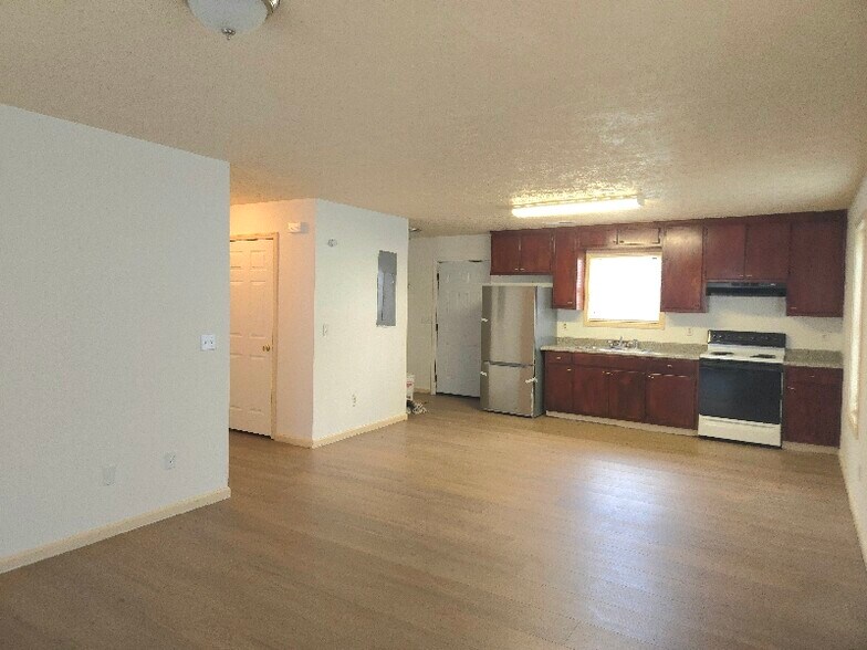 Building Photo - 402 N 12th St