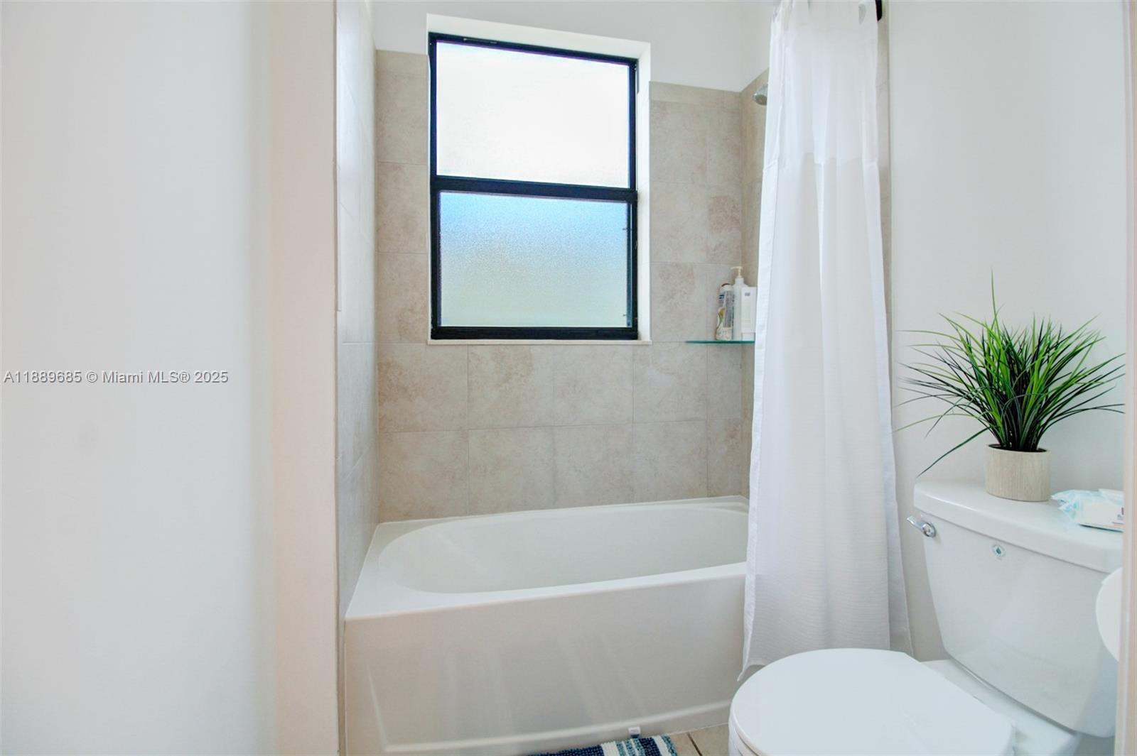 Building Photo - 21016 NE 2nd Ct