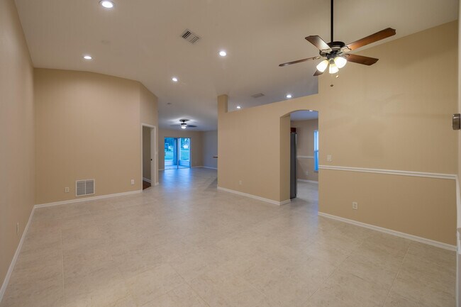 Building Photo - 1100 W 13th Square