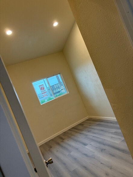 Building Photo - 4705 Yosemite Blvd