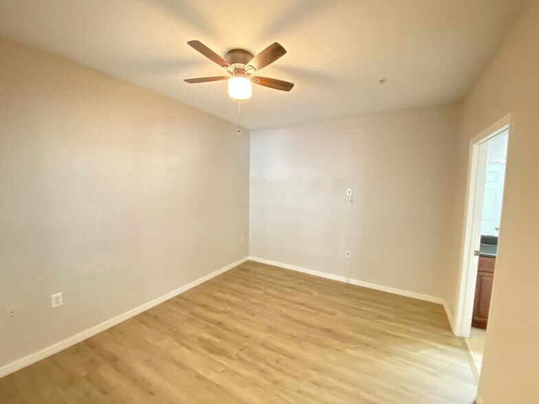 Building Photo - Park Central Gated Community!!2/2 with a G...