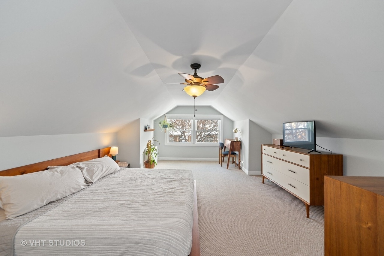 Building Photo - 3018 N Kostner Ave