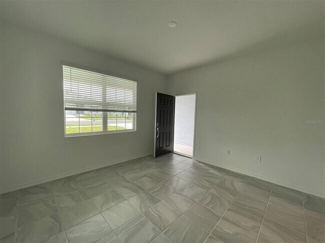 Building Photo - 835 Ofanto Wy