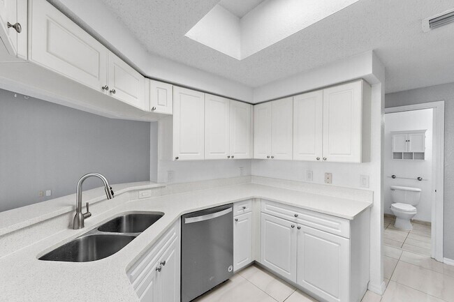 Building Photo - 3019 Alcazar Pl