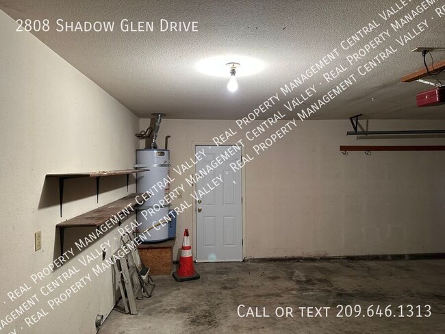 Building Photo - Modesto 2 Bedroom 2 Bath Duplex