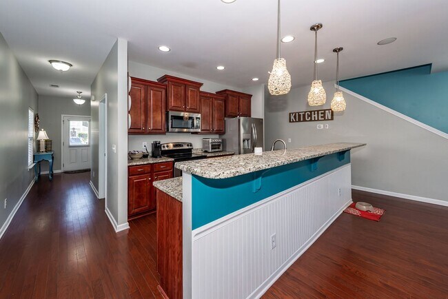 Building Photo - 4 Bedroom, 2.5 Bathroom Home in Brownswood...