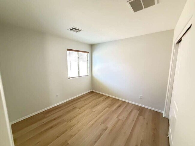 Building Photo - 44245 W Snow Dr