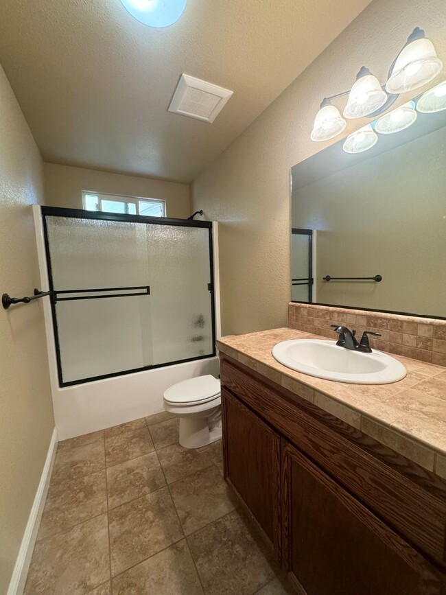 Building Photo - Beautiful Home in Windsor Estates