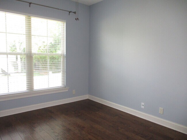 Building Photo - 104 Shadow Wood Bend