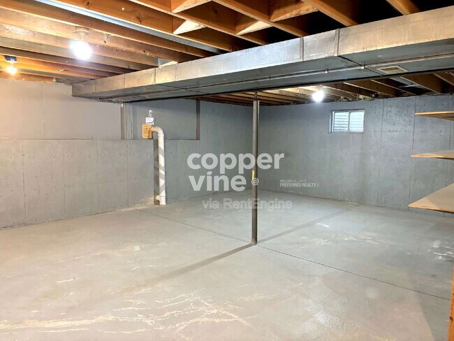 Building Photo - 495 Ash St