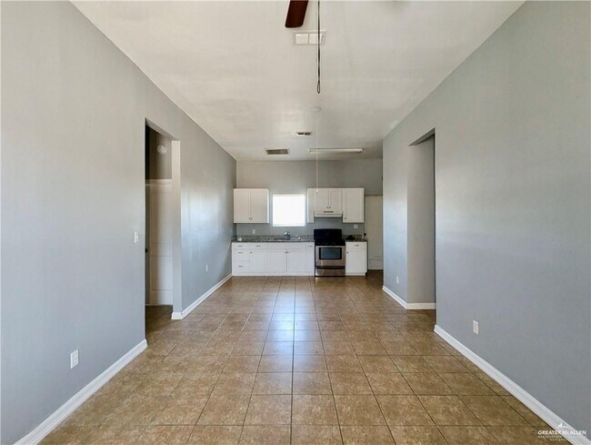 Building Photo - 7 2nd St