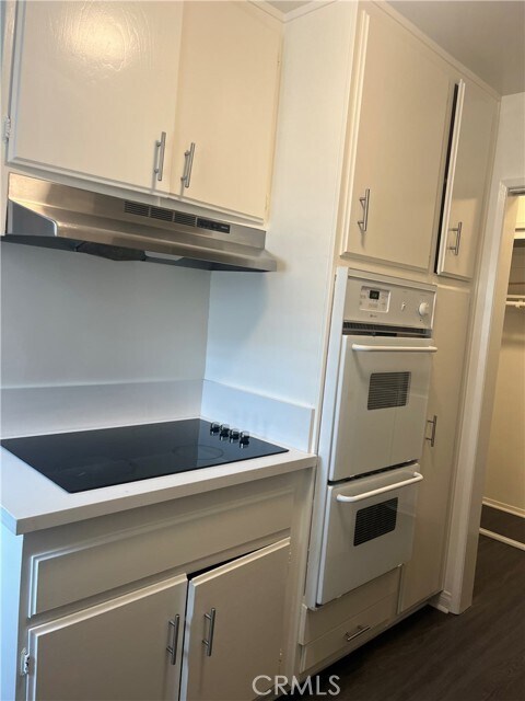 Building Photo - 5625 N Sumner Wy