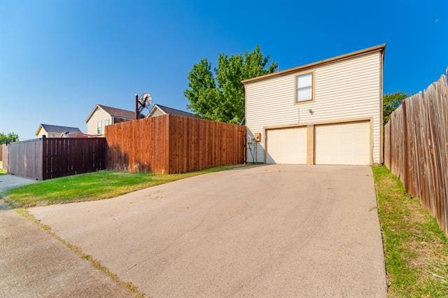 Building Photo - 2802 Bridge Lake Dr
