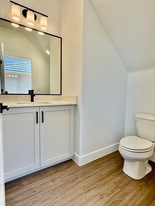 Building Photo - BRAND NEW Three Bedroom Townhome in Desert...