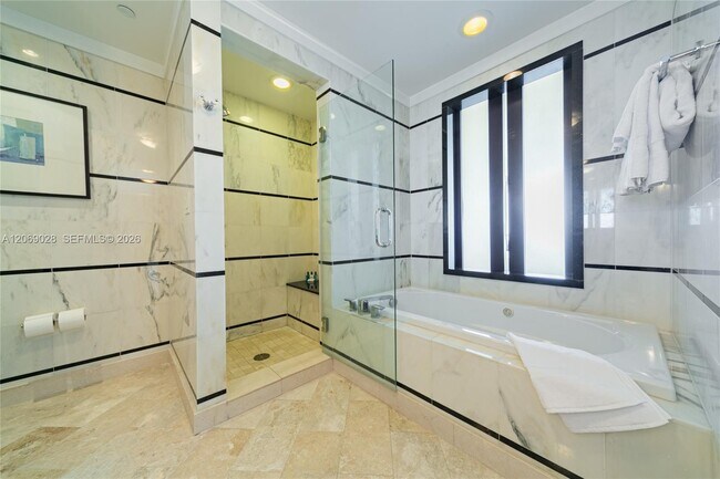 Building Photo - 4391 Collins Ave