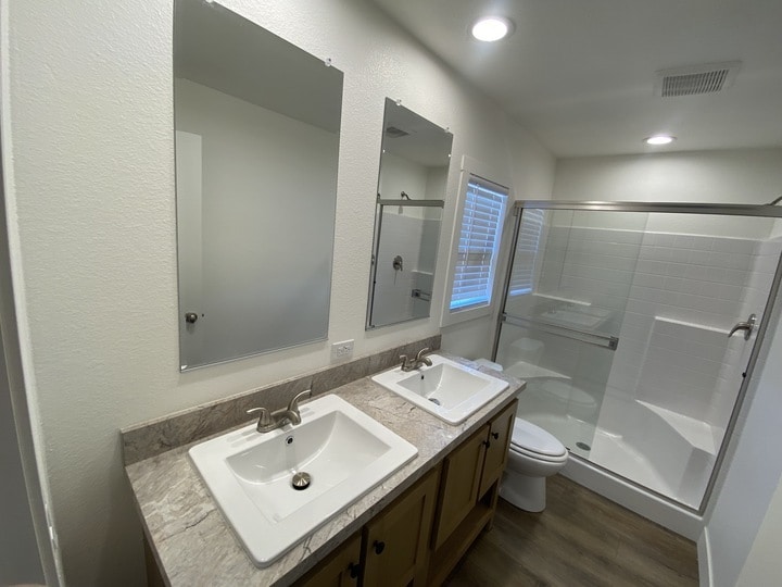 Building Photo - 2060 N Center St