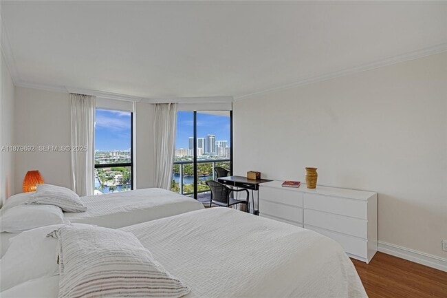 Building Photo - 3640 Yacht Club Dr