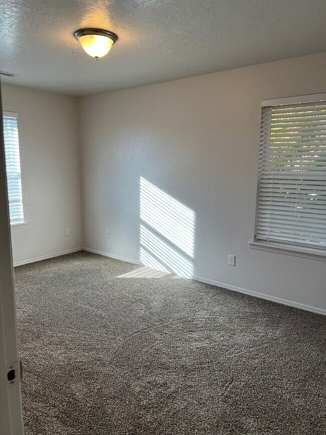Building Photo - 4 bed 2.5 bath home in Meridian Idaho