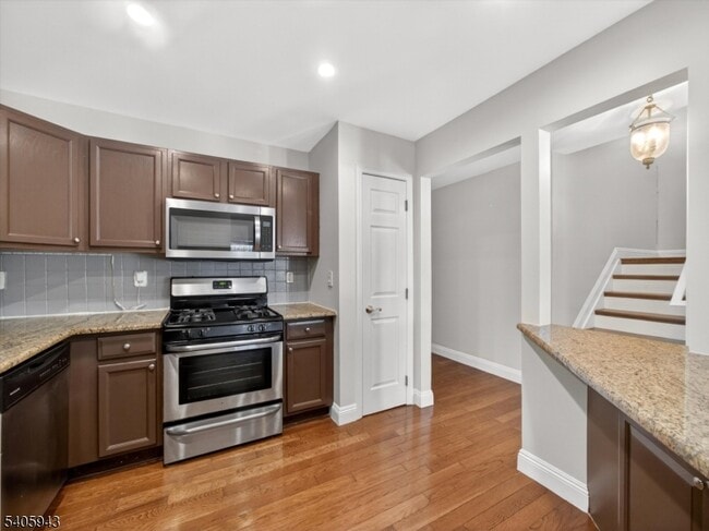 Building Photo - 124 Barclay Dr