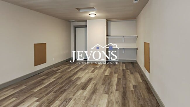 Building Photo - Spacious 4-bedroom home with fully equippe...
