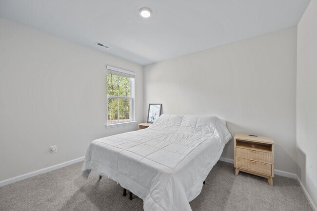 Building Photo - 322 Royal Eagle Ct