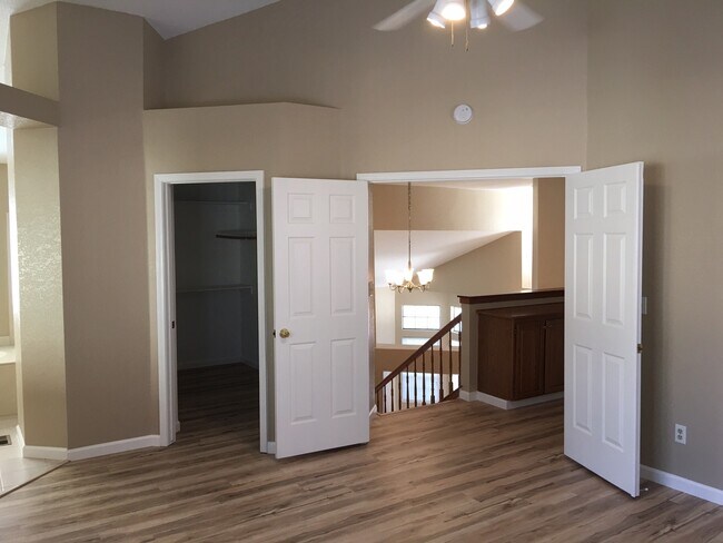 Building Photo - Large two story near the mall!