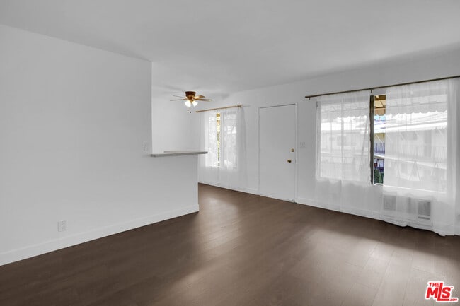 Building Photo - 1100 W Glendon Way