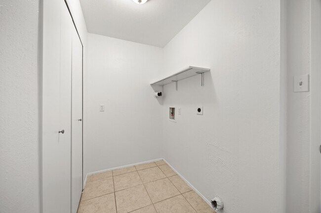 Building Photo - 16610 Carbridge Dr