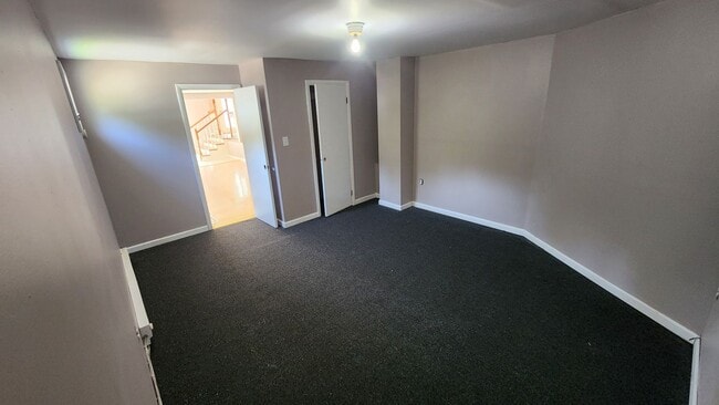 Building Photo - 3 bedroom 1 bathroom