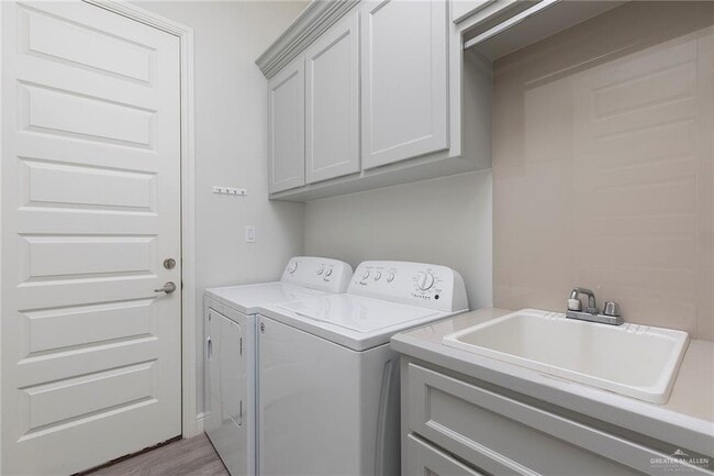 Building Photo - 2200 S 10th St